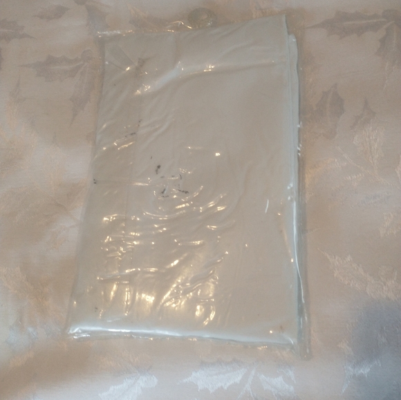 New Interiors Design Twin Fitted Extra Strength Vinyl Mattress Cover 39 x 75 In - Picture 5 of 5